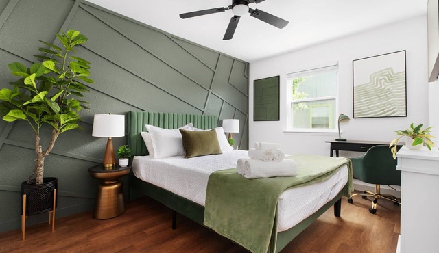 Stylish 2BR Oasis with Private Patio - Sleeps 8