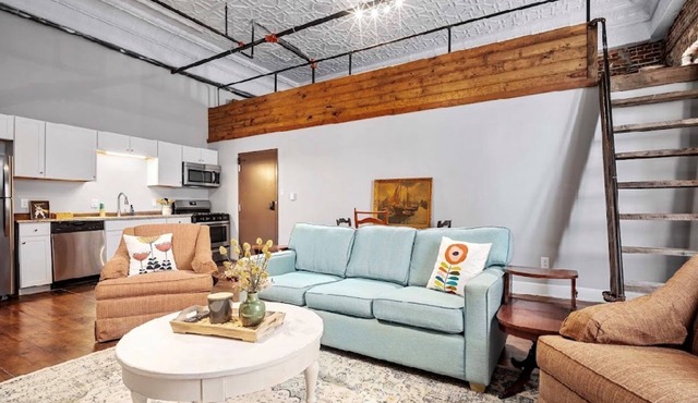 Stylish Downtown Mobile Loft/Walk to Dauphin St/Sleeps 6