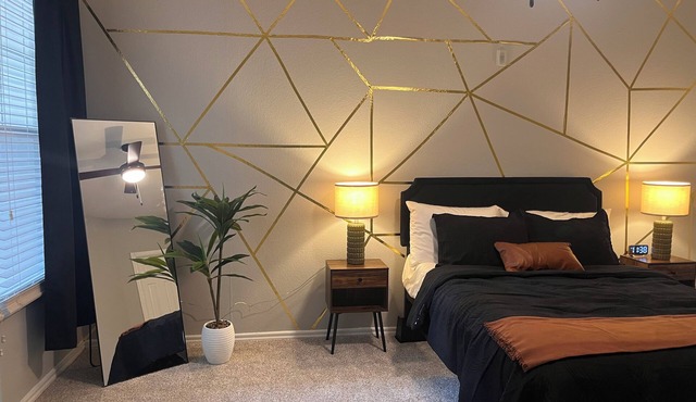 Stylish Escape/Walk to Dining & Entertainment