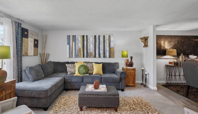 Stylish Haven 11 Minutes from the Richmond Airport