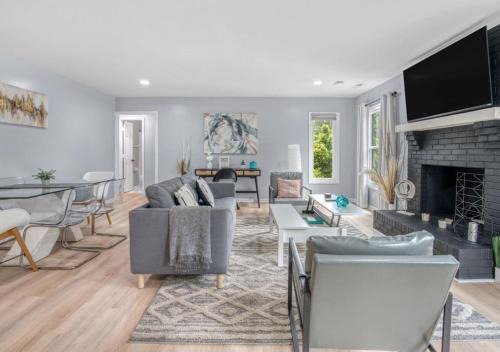 Stylish Home Near Uptown, UNC, NoDa, Plaza-Shamrock