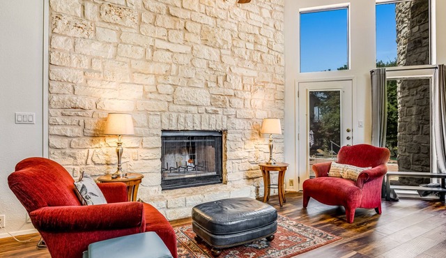 Stylish home on golf course with pool, game room, terrace & central AC