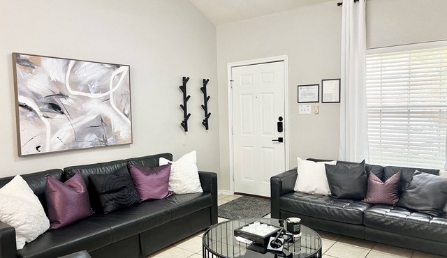 Stylist home ~free 5 mins park & walk to AT&T Stadium