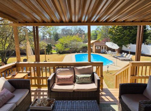 Summer Escape with a Private Pool Perfect for Families, Spacious, Great Location