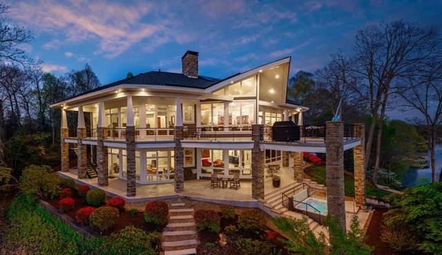 Summer on Lake Sleeps 22 Hot Tub Dock Game Rooms