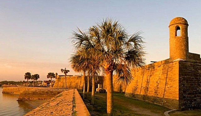 Summer Vacation/Close to St Augustine/Steps to Beach, Pool, Dock/Beach Supplies