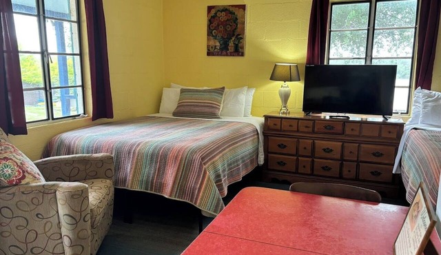 Sunfish Studio 1: Kingsland Pet Friendly with Pool!