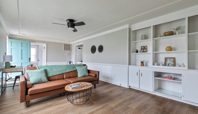 Sunset Circle Retreat - 3BR Home with 2 Car Garage