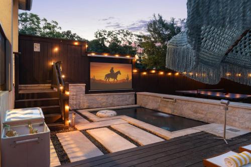 Sunset Saloon - Pool Outdoor Theater & Ping Pong