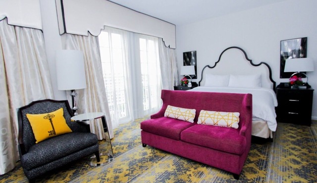 Superior Junior Suite King, Onsite Bar, Easy Metro Access