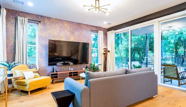 Supreme Eastside Home, 6 Min Drive to Downtown