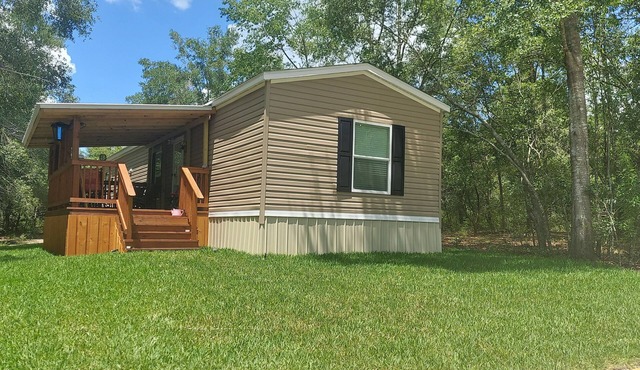 Suwannee Music Park about 30 mins away. Summer Specials. No cleaning fee