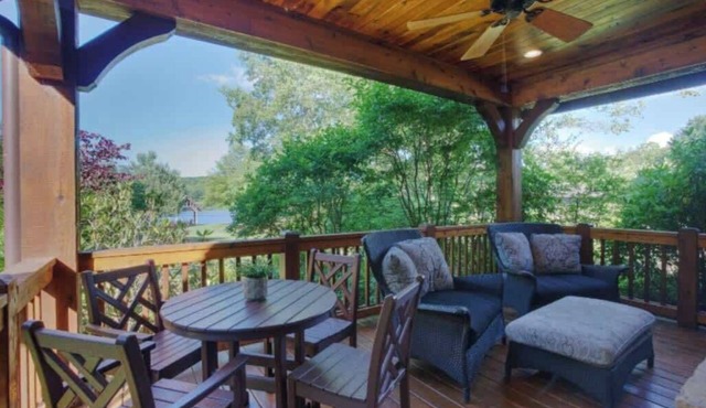 Sweet Meadow Cottage, SweetGrass, Lake View, Blowi