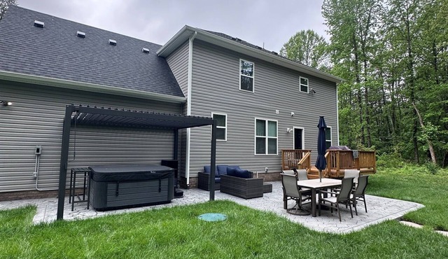 Sweet Serenity at Lake Anna - lake access, public side, firepit HOT TUB