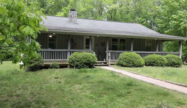 Sweetwater Cabin - secluded and peaceful, by Buffalo Mountain Getaway