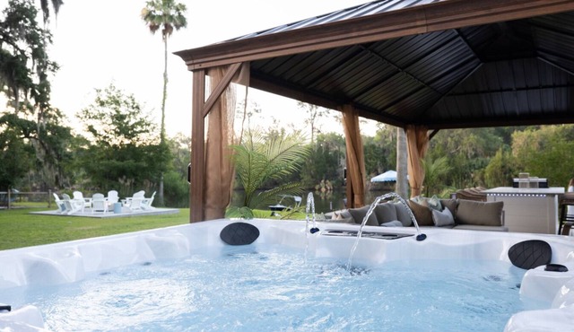 Talahi Tides Retreat: Lake, Spa, Near Downtown and Tybee Beach