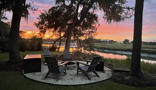 The "Beaufort Breeze" Five Minutes from Historic Beaufort with Marsh and Dock!