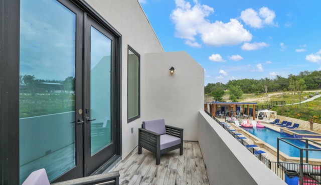 The Bentley Hotel - Mona Lisa Room - Pool View