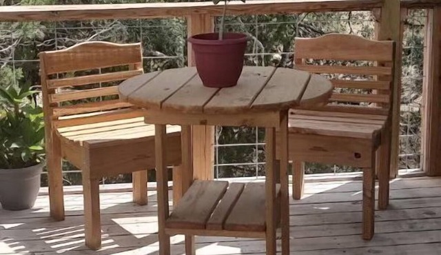 The Boulderdash Bird House studio apt! Wonderful tree top setting, in nature!