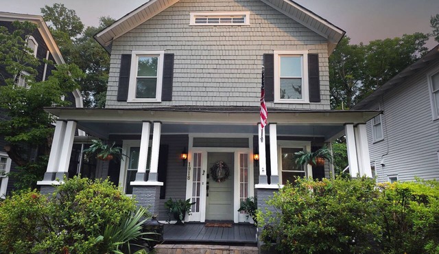 The Byrd’s Nest: Beautiful Historic 5BR with Hot Tub Near Downtown Wilmington