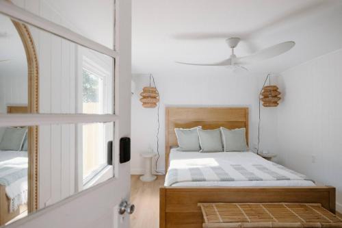 The Casita - 1 BR with Outdoor Oasis - Cowboy Pool - Walk to Beach - Pets - Outdoor Shwr