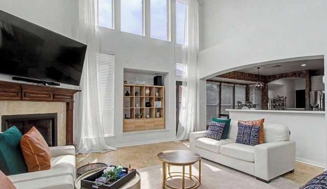The Castle LuX Family Retreat Pool Home Theatre