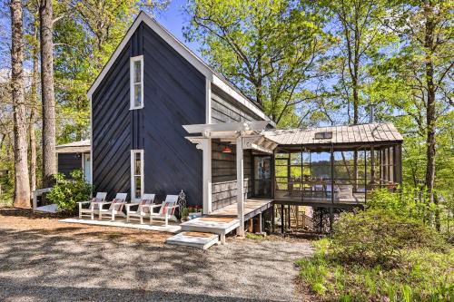 'The Chalet on Sinclair' w/Private Dock & Kayaks!