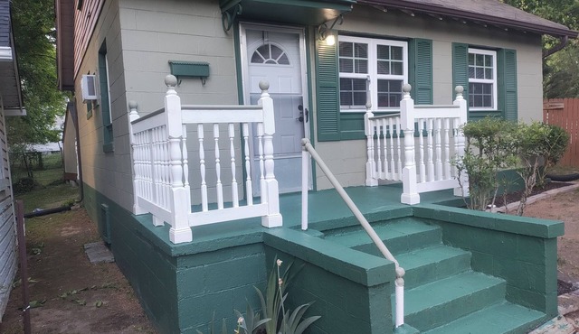 The Charming Cottage #1, 1-bedroom in delightful Danville with Private Drive