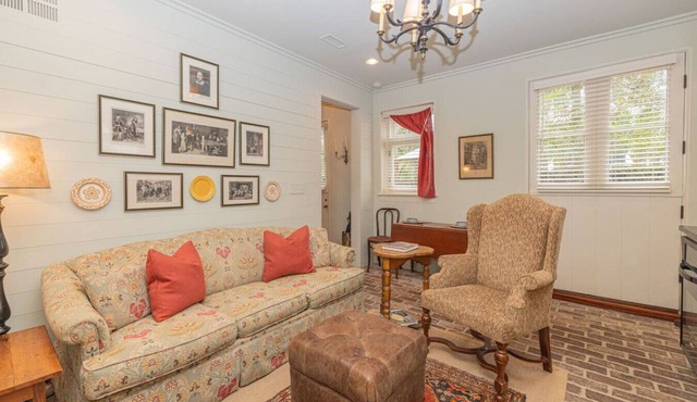 "The Cookhouse", Historic Garden District Apt.