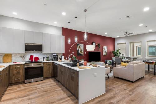 The Coral 2BD TownHouse 7ST Walkable