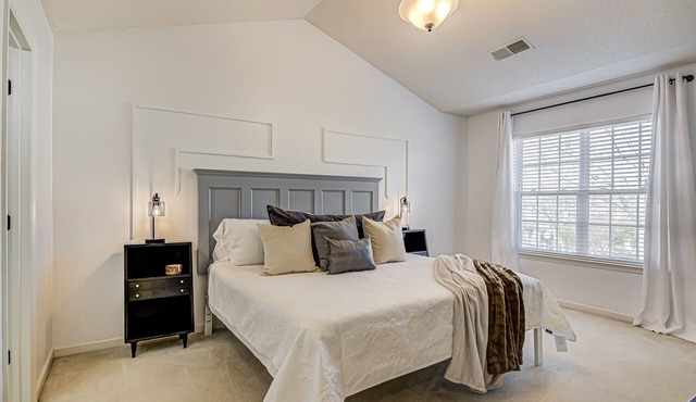 The Cozy Daydream Near PTI ~ Pool ~ Sleeps 6: Max 4 Adults