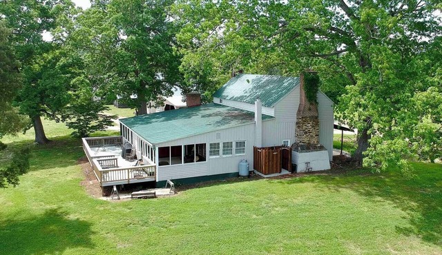 The Farmhouse at CountyLine Vineyard
