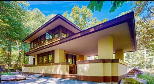 The Frank Lloyd Wright Home @ Deep Creek, MD