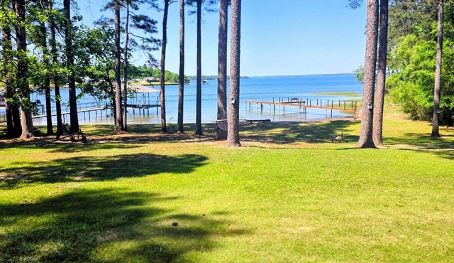 The Happy Place - A flat lot without any steps to the dock!