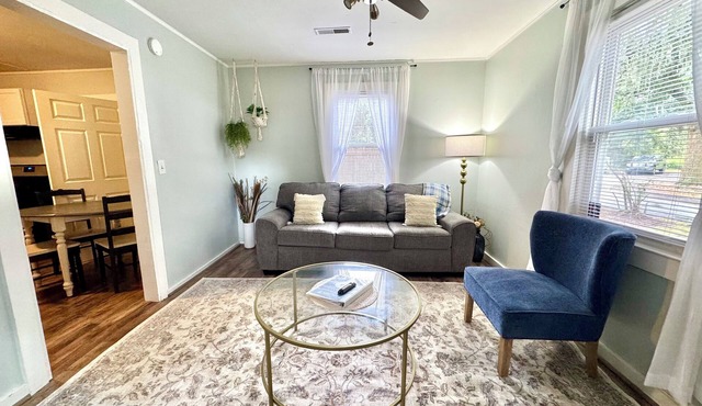 The Idle Oak - Sleeps 4 - Central Location!