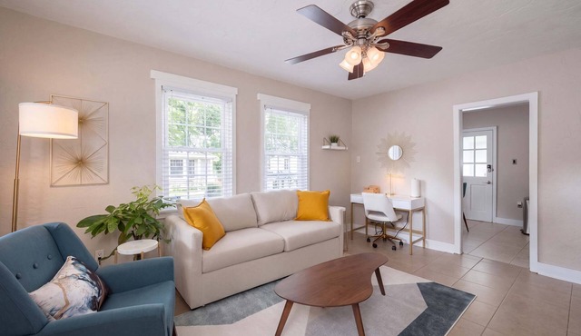 The Landing on 3rd | Walk to UF & Downtown Pets