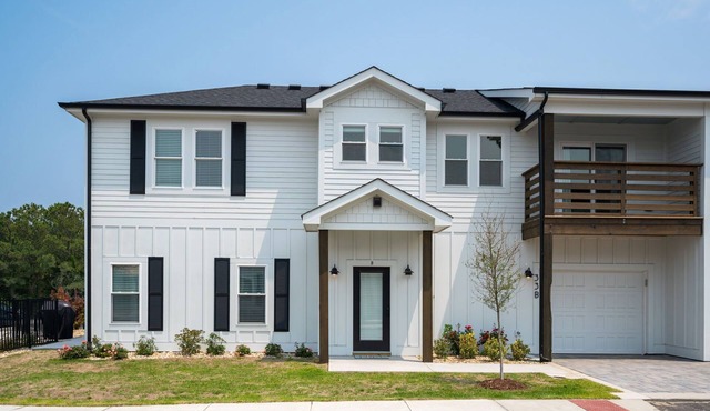 The Lighthouse -Steps to Beach! Luxury Amenities!