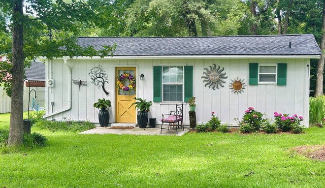 The lil Cottage @ Historic Usry House cozy 1 bed studio Guest Favorite