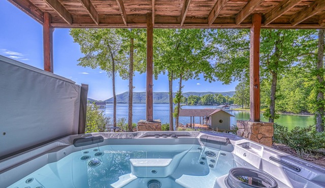 The Lodge on Smith Mountain Lake - Lakefront cabin w/dock, hot tub & pool table