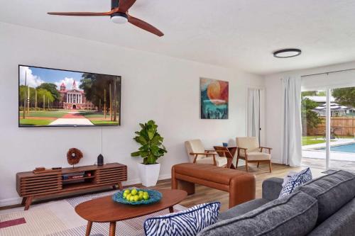 The Monterey - Private Pool , Grill , 4 King Beds
