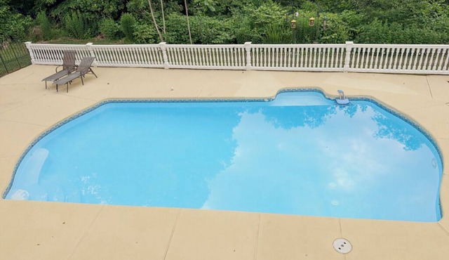 The New Amsterdam Nook 2 Bed - 1 Bath - Full Kitchen - Pool - AC