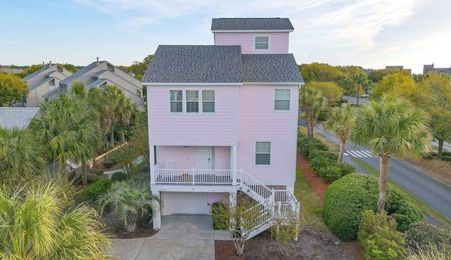 The Pink House: Unwind at Litchfield By the Sea