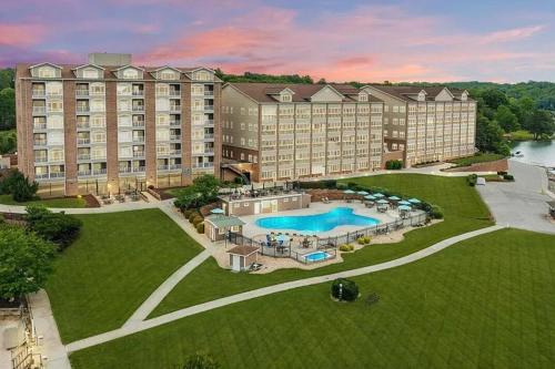 The Pointe - Peaceful resort studio, beach, game room & lake access
