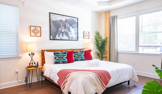 The Prairie Suite. Newly Built, Upscale, Central