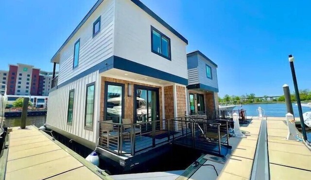 The Regency - Houseboat Downtown