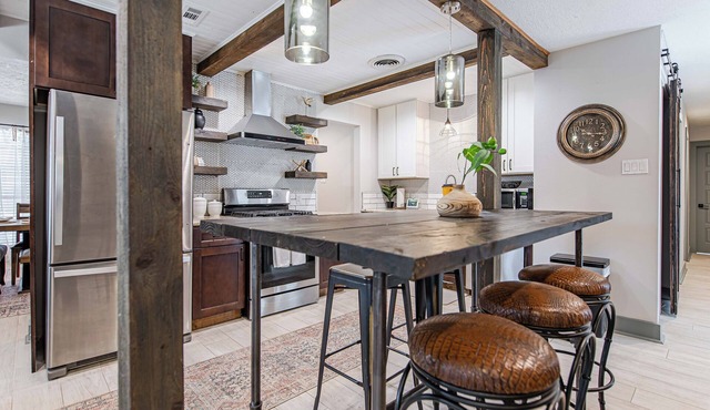 The Rustic Retreat! With a Game Room & Hot Tub!