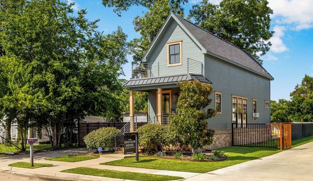 The Shotgun House from Fixer Upper; <2 Min Walk to Silos-Downtown; 900+ 5-Stars