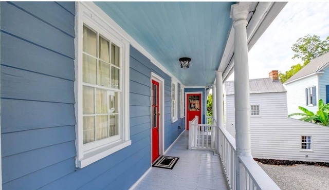 This apartment is a 3 bedroom(s), 2 bathrooms, located in Charleston, SC.