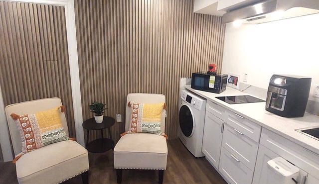 Tiny ,1BR Guesthouse Studio in Guelph