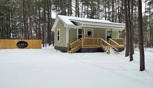 Tiny House -Whispering Pines on a quiet country road
